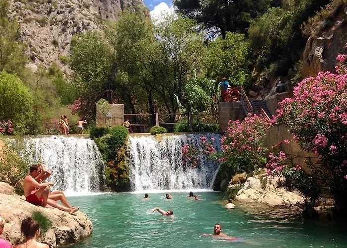 Sunny With Pool & 아파트 *